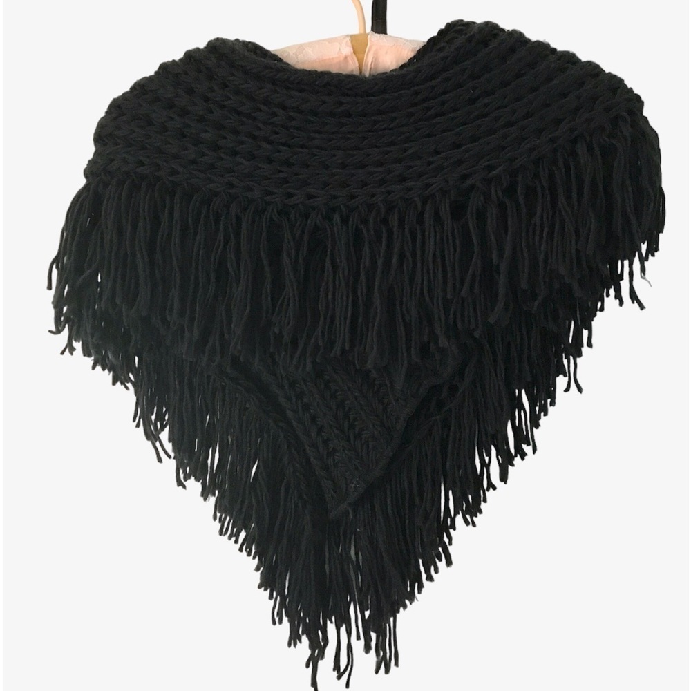 Fringed Cable Knit Shrug - Picture 3 of 3